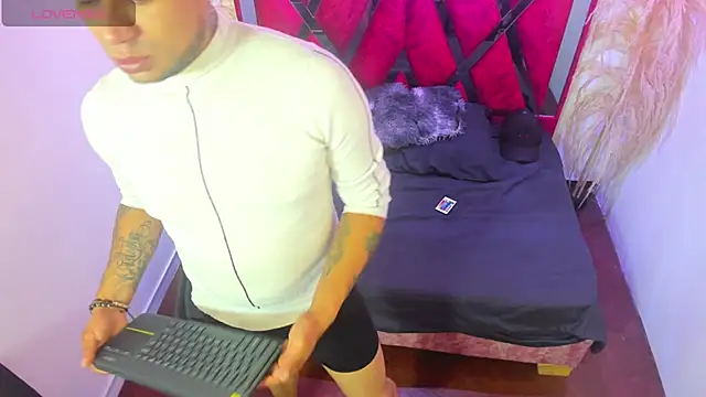 Nickk 21  online show from April 2026 01:02:01 PM