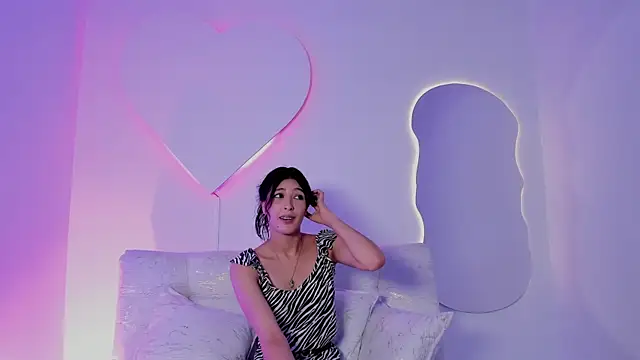 AdharaHamilton  online show from April 2026 07:51:01 PM