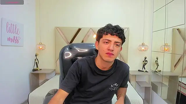 XebasTwink online show from April 2026 08:01:02 PM