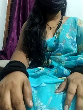sweetylove01 online show from June 2026 05:57:01 PM