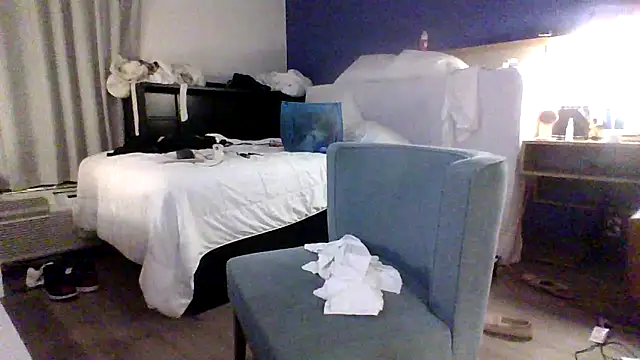 Snapshot of Dicksee_Left chatting on April 2026 04:32:01 AM Dicksee Left online show from April 2026 04:32:01 AM