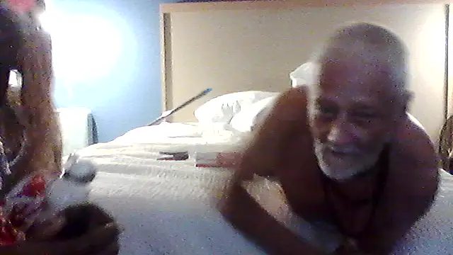 Snapshot of Dicksee_Left chatting on May 2026 11:43:01 PM Dicksee Left online show from May 2026 11:43:01 PM