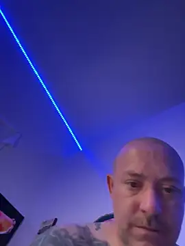 Whosdiss online show from May 2026 04:52:01 AM