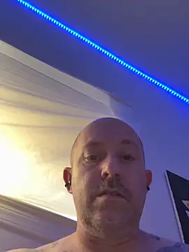 Whosdiss online show from May 2026 01:55:01 AM