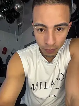 Snapshot of willclayy chatting on July 2026 12:32:02 PM willclayy online show from July 2026 12:32:02 PM