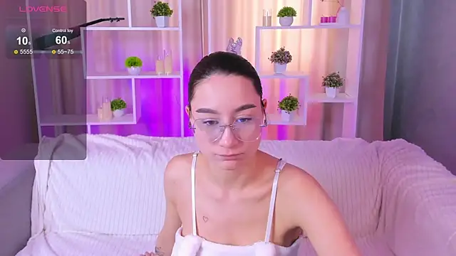 Snapshot of AndreaJohnsons chatting on April 2026 08:12:01 AM AndreaJohnsons online show from April 2026 08:12:01 AM