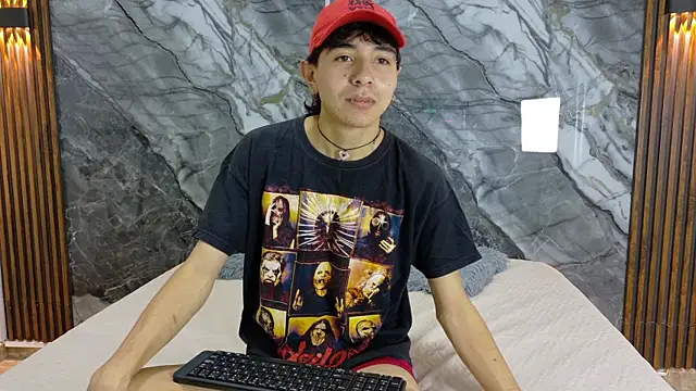 Snapshot of NoahWalker__ chatting on May 2026 11:07:01 AM NoahWalker online show from May 2026 11:07:01 AM