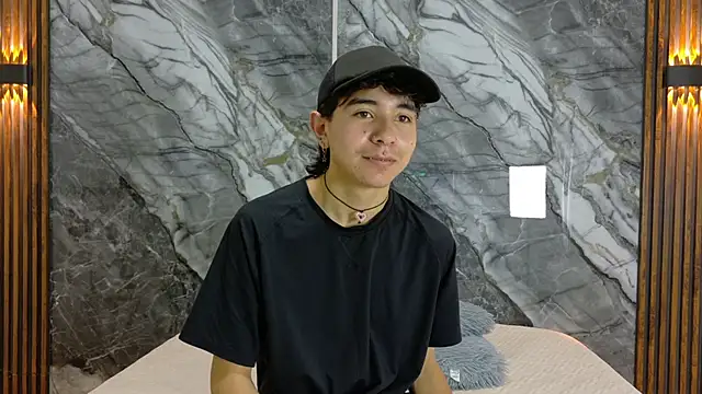 Snapshot of NoahWalker__ chatting on May 2026 11:04:02 AM NoahWalker online show from May 2026 11:04:02 AM