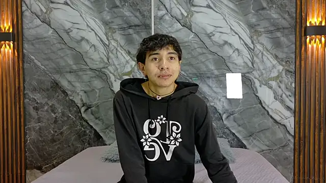 Snapshot of NoahWalker__ chatting on May 2026 11:17:01 AM NoahWalker online show from May 2026 11:17:01 AM