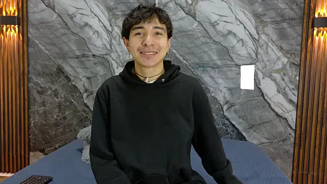 Snapshot of NoahWalker__ chatting on May 2026 11:05:02 AM NoahWalker online show from May 2026 11:05:02 AM