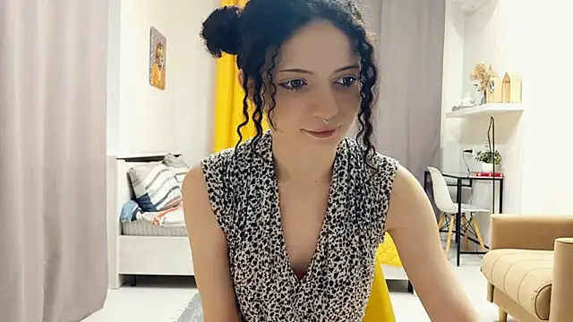 CinnamonCurl online show from June 2026 11:11:01 PM