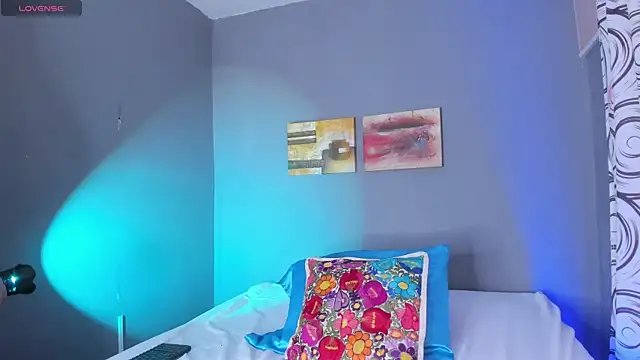 BunnyThompson online show from April 2026 05:05:02 PM