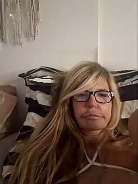 Snapshot of Marianne10 chatting on May 2026 07:08:01 PM Marianne10 online show from May 2026 07:08:01 PM