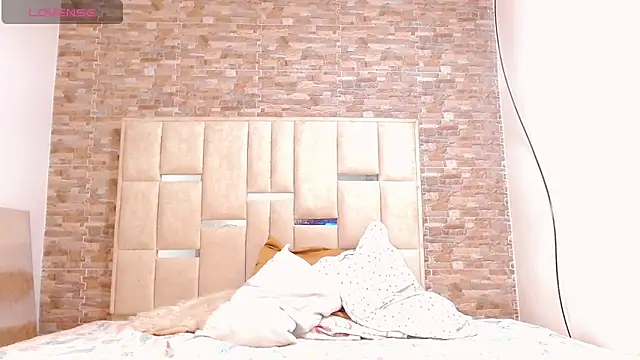 paola blond01 online show from April 2026 12:33:02 AM