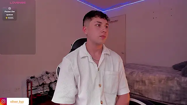 OLIVER K online show from April 2026 07:16:01 PM