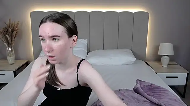 Snapshot of MarliinNova chatting on July 2026 04:07:02 AM MarliinNova online show from July 2026 04:07:02 AM