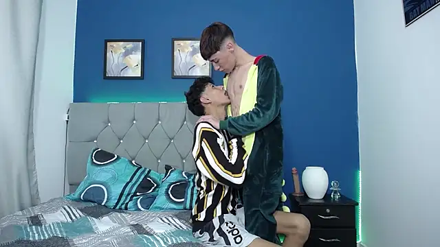 Thiago And Gael online show from April 2026 09:04:01 PM