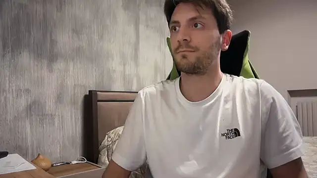 italianass94 online show from April 2026 01:47:01 PM