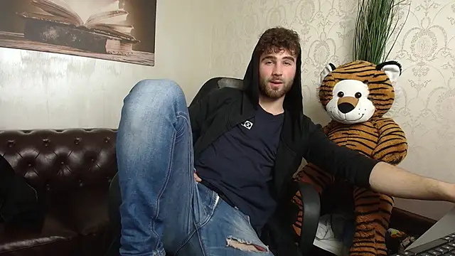 KyloEast online show from May 2026 04:52:01 AM