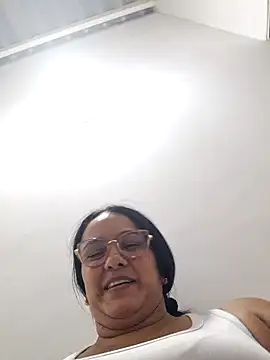 Snapshot of Samanta-42 chatting on June 2026 11:20:01 PM Samanta-42 online show from June 2026 11:20:01 PM