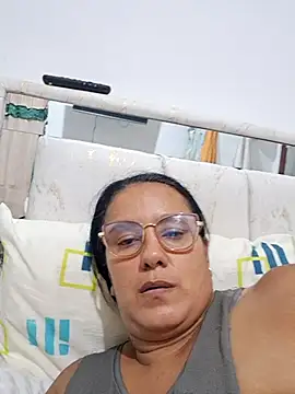 Snapshot of Samanta-42 chatting on July 2026 09:24:01 AM Samanta-42 online show from July 2026 09:24:01 AM