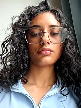 Valentinalau online show from April 2026 07:07:02 PM