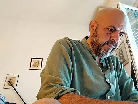 merenda2105 online show from May 2026 03:50:01 PM