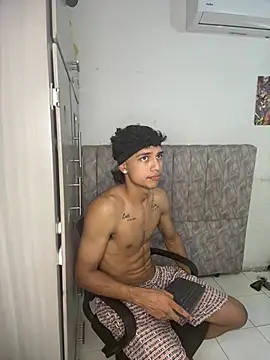 Snapshot of alex_martin47 chatting on June 2026 09:03:01 PM alex martin47 online show from June 2026 09:03:01 PM