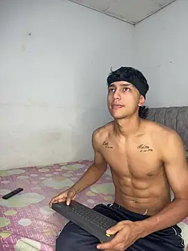 Snapshot of alex_martin47 chatting on July 2026 10:19:01 PM alex martin47 online show from July 2026 10:19:01 PM