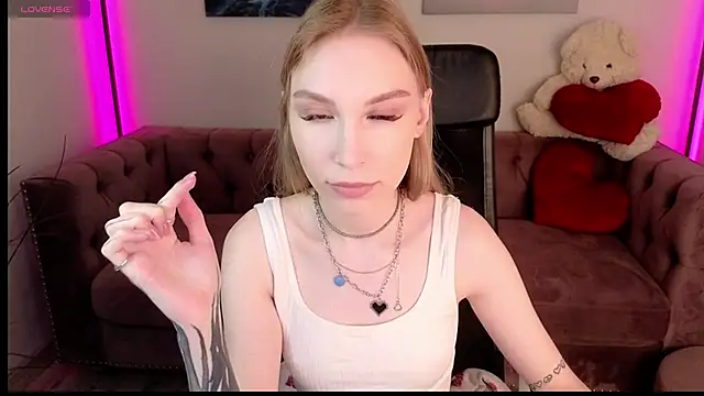 MilaDuales online show from April 2026 12:37:01 PM