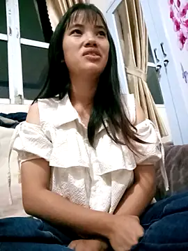 LucyBri01 online show from April 2026 08:53:02 PM