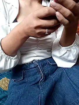 LucyBri01 online show from April 2026 11:51:01 PM