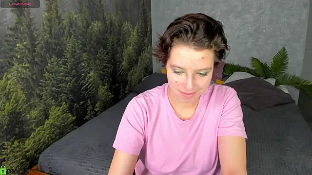 SaraFraays online show from April 2026 01:05:01 AM