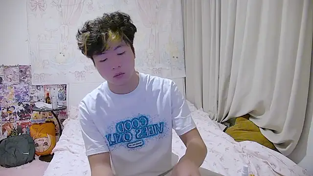 Cream-001 online show from April 2026 11:05:02 PM