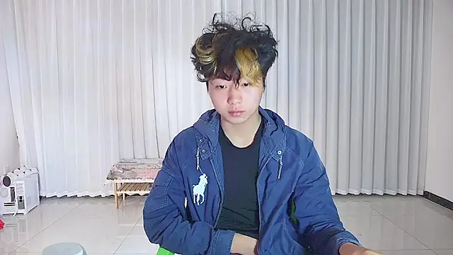 Cream-001 online show from April 2026 12:33:01 PM