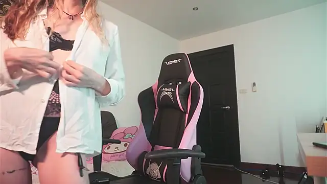 HelenHiss online show from April 2026 02:36:01 AM