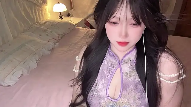 Snapshot of SweetButWildbaby chatting on May 2026 01:07:02 PM SweetButWildbaby online show from May 2026 01:07:02 PM