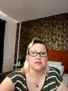 I amVeronicle online show from April 2026 09:56:02 AM