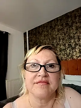 I amVeronicle online show from April 2026 01:41:02 PM