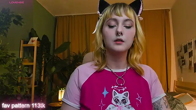 Emma Thomps online show from May 2026 02:02:01 PM