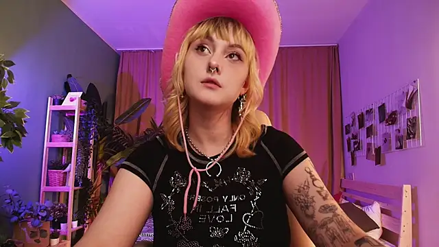Emma Thomps online show from May 2026 02:03:01 PM