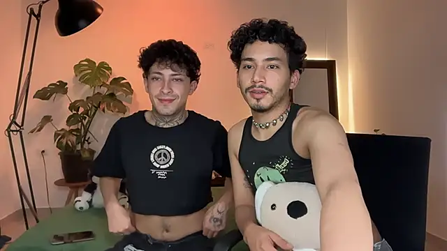 Snapshot of Noah_and_Steven chatting on May 2026 01:14:02 AM Noah and Steven online show from May 2026 01:14:02 AM