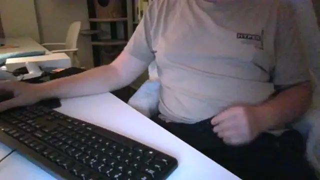 richard9718 online show from May 2026 10:37:01 PM