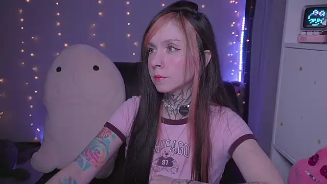 Snapshot of -VKatt chatting on June 2026 05:02:02 PM -VKatt online show from June 2026 05:02:02 PM