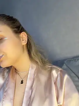 AmeliaLux online show from May 2026 02:40:02 AM