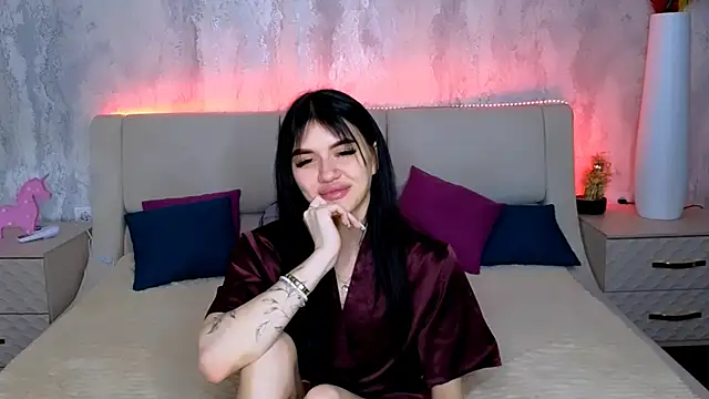 Snapshot of Holly_Beck chatting on May 2026 01:56:01 AM Holly Beck online show from May 2026 01:56:01 AM