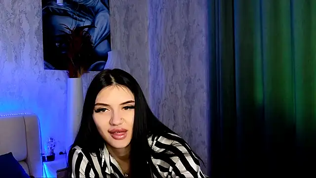 Snapshot of Holly_Beck chatting on May 2026 12:30:02 AM Holly Beck online show from May 2026 12:30:02 AM