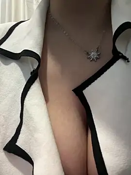 Laavinia online show from April 2026 10:34:02 PM