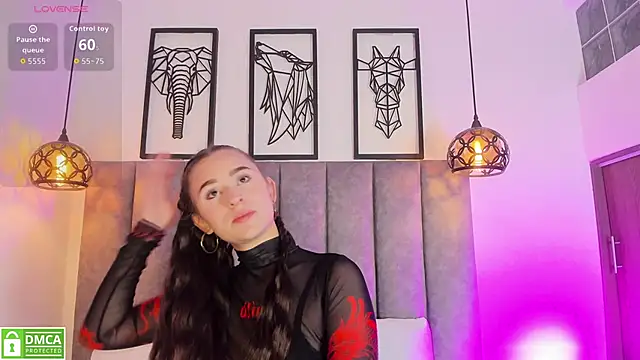 Vanne Queen  online show from May 2026 11:27:02 AM