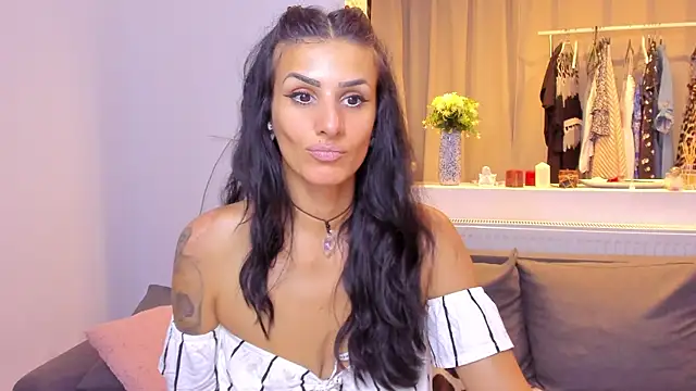Milfchellle online show from July 2026 07:54:01 PM